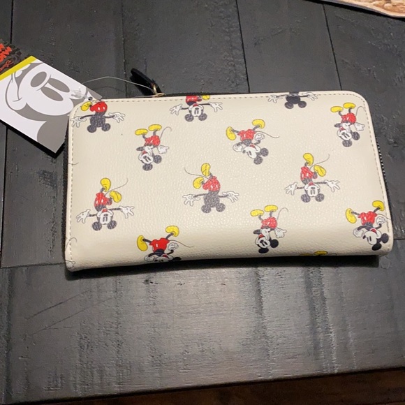 😍Disney Mickey Mouse Wallet Brand New With Tags!! - Picture 5 of 8